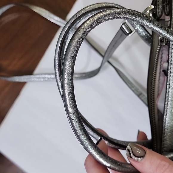 EUC- Michael Kors Mercer Silver Metallic Light Up Purse - RARE! - Picture 10 of 13